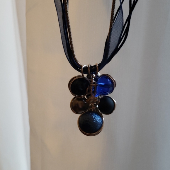 Multi beaded Pendant Necklace - Picture 4 of 6